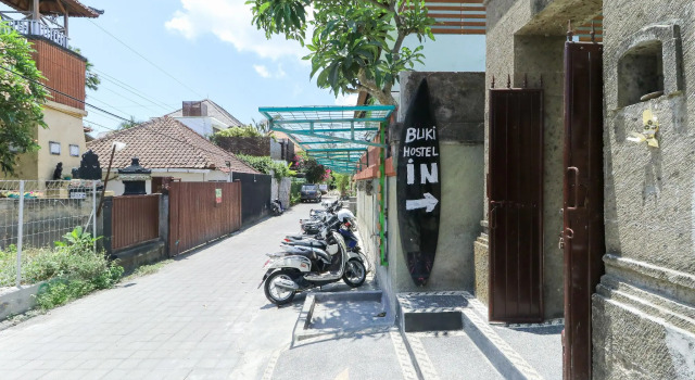 Buki Hostel Canggu - Adults Only, Varaa Hostelli Hotellit Badung pysäköinnillä, Pysäköinti