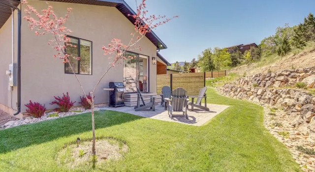 Коттедж Walk to Southern Utah Campus: Home w/ Fire Pit