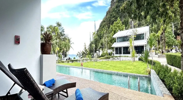 Номер Deluxe с видом на бассейн Arawan Beach Resort Krabi