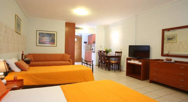 Четырёхместный полулюкс Hotel Grand Nefeli