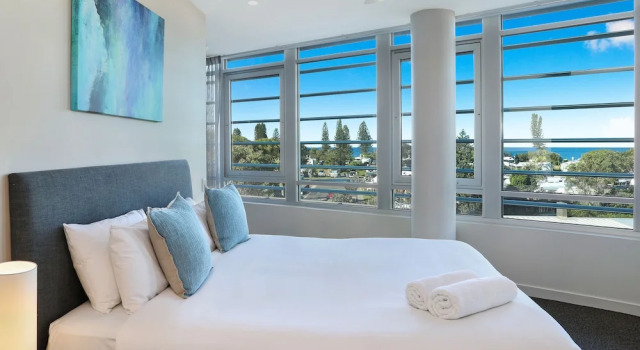 Люкс Deluxe с 3 комнатами с балконом и с видом на море Element on Coolum Beachfront Sunshine Coast