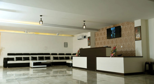 Hotel Holiday Hill, Забронировать Отель Отели Ришикеш с парковкой, Парковка