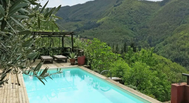 Stone house with exclusive garden and pool and private parking, Réserver Maison de vacances Bagni di Lucca 