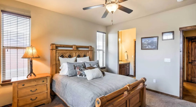 Коттедж с 3 комнатами Patio, Fire Pit, & Ski Mountain View: Granby Home