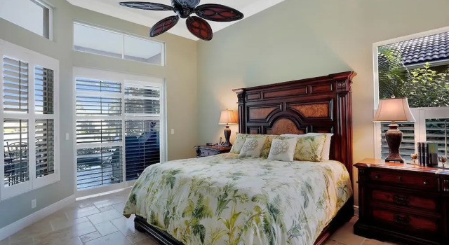 Коттедж Luxury с 5 комнатами с видом на море COPPER20 5 Bedroom Holiday Home by Marco Naples Vacation Homes