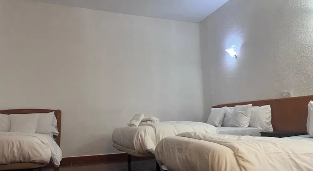 Четырёхместный номер Hostal Alonso No Limit Madrid