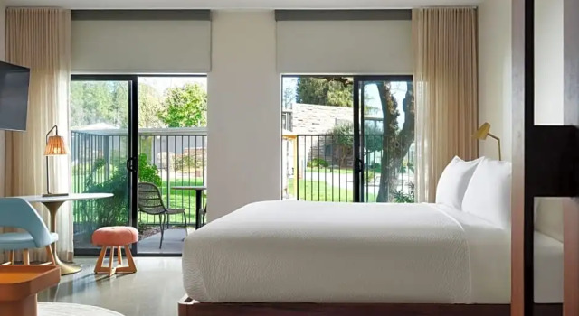 Двухместный номер Poolside Patio Flamingo Resort & Spa Santa Rosa Sonoma, Tapestry by Hilton