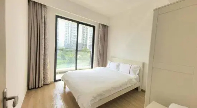Люкс с 4 комнатами с балконом Haikou Heheju Vacation Homestay (Mission Hills New City Duty-Free Shop)