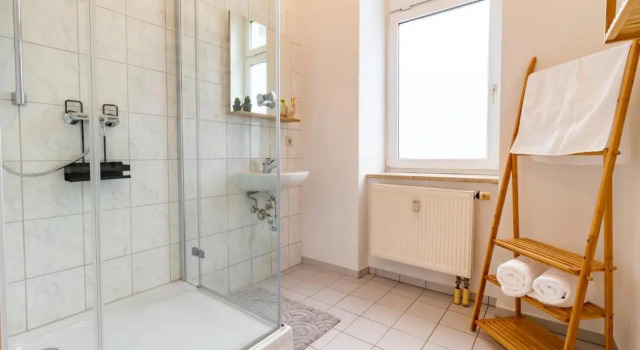 Exklusive Wohnung mit Kingsize-Bett I 75qm I am See I Netflix I gratis Kaffee & Teeangebot