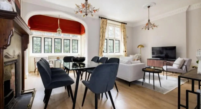 The Woking Wonder - Captivating 3BDR Flat with Parking, 预订 酒店 沃金 萨里