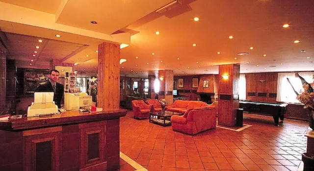 Кровать в общем номере Hotel Nevasur