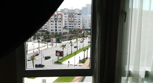 Super Appartement Malabata, Rezerwuj Apartament Hotele w Tanger-Tetouan z parkingiem, Parking