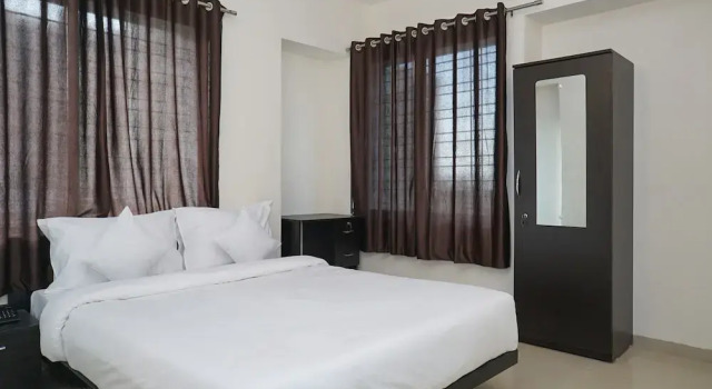 OYO 22073 SilverKey 56 Plus, Varaa Hotelli Bhundsi 