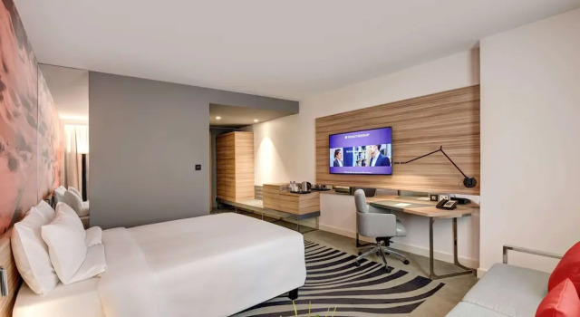 Двухместный семейный номер Superior с видом на залив Отель Novotel Sharjah Expo Center
