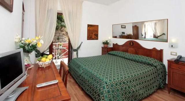 La Magnolia Sorrento - City Centre Hotel, Забронировать Отель Отели Сорренто с завтраком, рядом с Cattedrale SS. Filippo e Giacomo, Завтраки