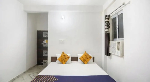 Goroomgo Shiv Ganga Guest House Varanasi