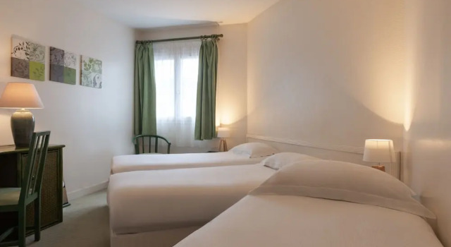 Трёхместный семейный номер Standard Hôtel de lOrme, Akena