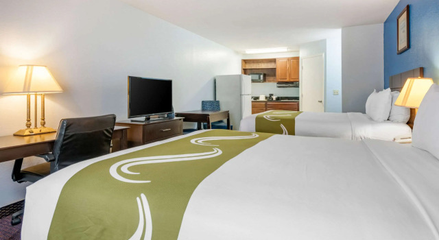 Четырёхместный люкс Quality Inn Sarasota North Near Lido Key Beach