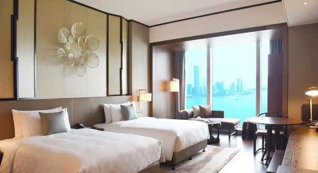 Четырёхместный номер Standard с видом на залив HUALUXE Xiamen Haicang Habour View