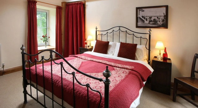 Коттедж Deluxe с 2 комнатами с видом на реку Swansea Valley Holiday Cottages