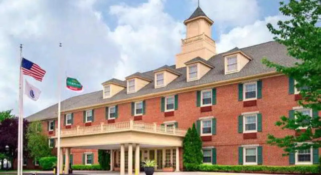 Courtyard Boston Danvers, Varaa Hotelli Hotellit New England uima-altaalla, Uima-allas