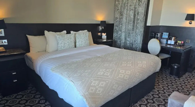 Номер Standard с балконом The Vincent Hotel