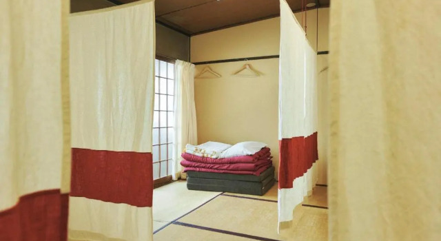 Кровать в общем номере (женский номер) Gojo Guest House