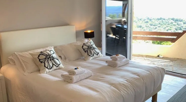 Номер Deluxe Swim Lodge Hotel Porto Vecchio