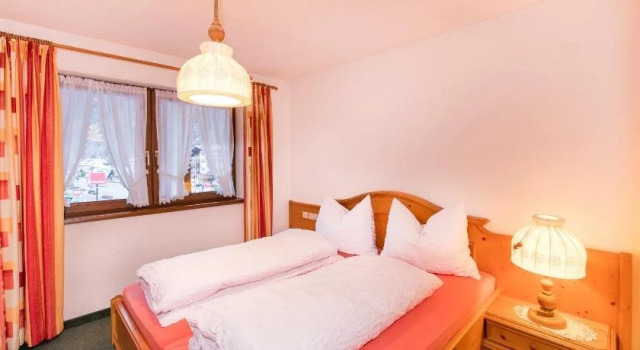 Appartementhaus Längenfeld, Rezerwuj Hotel Hotele w Tyrol z parkingiem, Parking