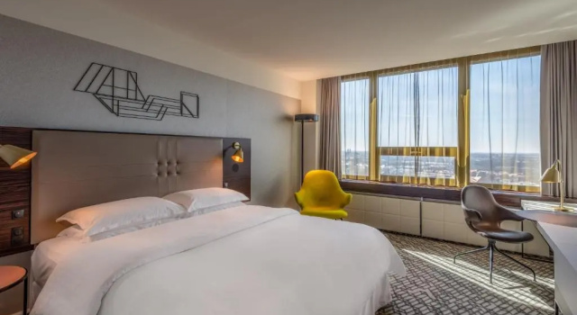 Двухместный номер Superior Four Points by Sheraton Munich Arabellapark