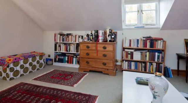 Stylish 2BR Flat Central Oxford With Parking
