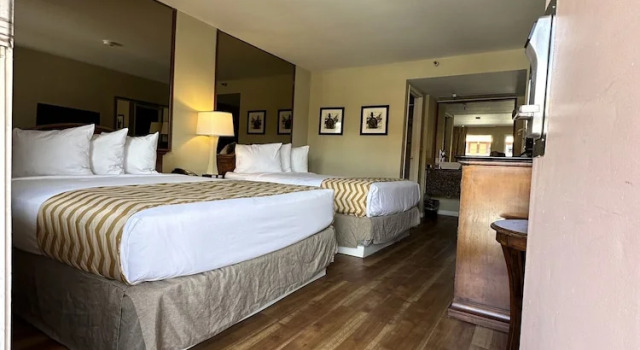 Четырёхместный номер Standard с балконом Travelodge by Wyndham Reno