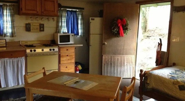 Шестиместный коттедж с балконом The Woods Lodge