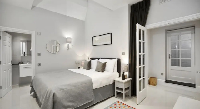 Апартаменты Standard Queensgate Court Apartments