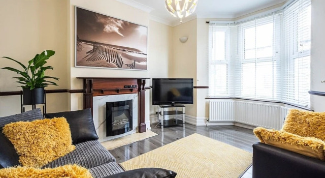 Comfortable 4-bed House, Забронировать Отель Бизнес-отели Англии, 4* 5*