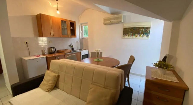 Апартаменты Мансарда с 2 комнатами с балконом и с видом на море Katarina Apartments