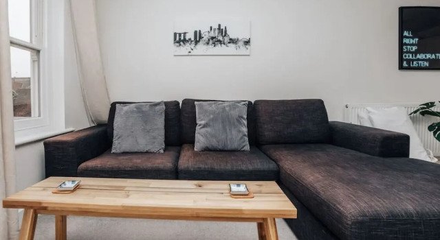 Central Modern Flat Sleeps 6 - Dedicated Parking - From 125 Per Night