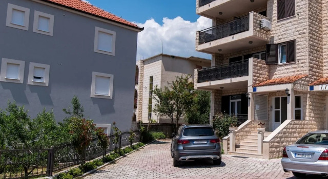Villa Amigo, Забронировать Апартаменты/квартира Отели Подстраны с завтраком, рядом с Частный Пляж «Апартментс Лавица Бич Думичич», Завтраки