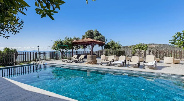 Вилла Spacious 7-bdr Villa With Pool & Sea View