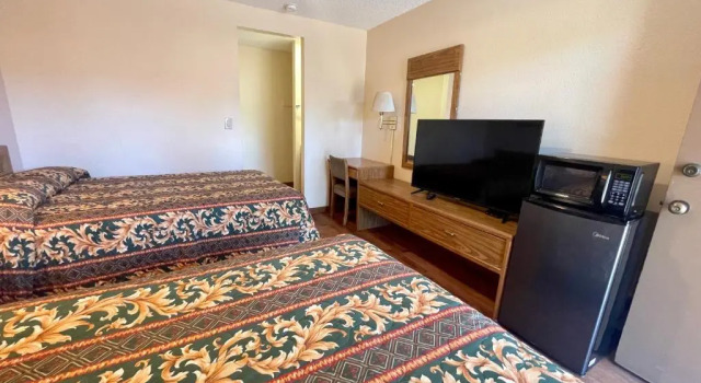 Четырёхместный номер Standard Regency Inn Lakeport