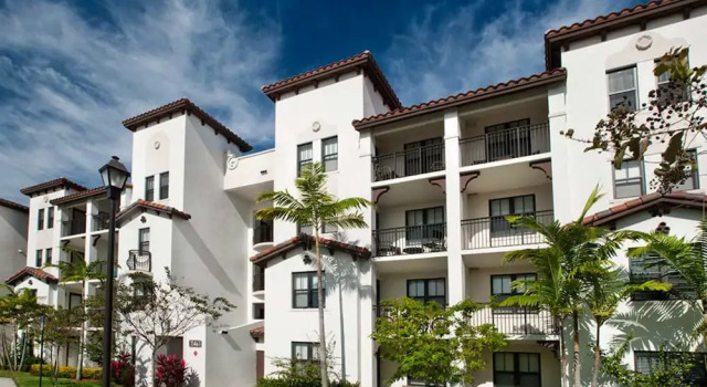 LYX Suites at Amli in Doral