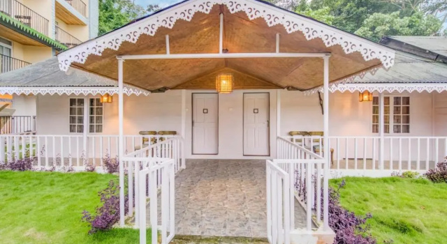 Полулюкс Summit Barsana Resort & Spa