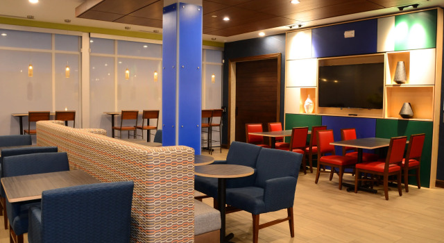 Holiday Inn Express & Suites Pittsburgh - Monroeville, Rezerwuj Hotel Monroeville Pensylwania