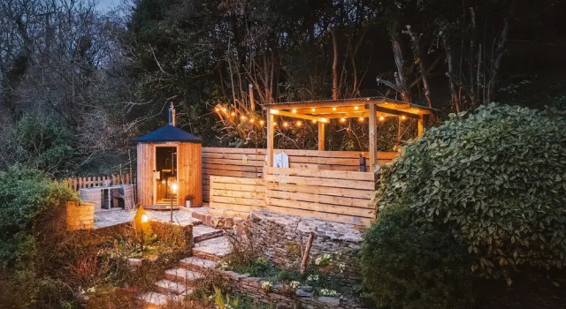 Коттедж Deluxe The Hideaway & Spa Terrace at Tregoose Old Mill