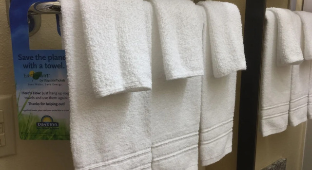 Четырёхместный номер Standard с балконом Days Inn by Wyndham Simpsonville