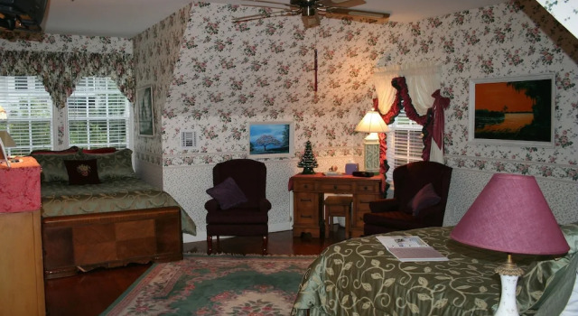 Номер Executive Heron Cay Lakeview Bed & Breakfast