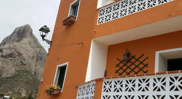 Comfortable house in Santa Cruz 130 m² with sea and mountain view, Book Hotel Hotels in Tenerife with Parking, Parking