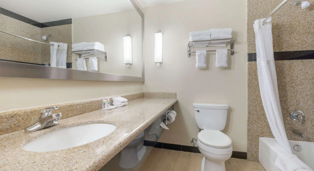 Четырёхместный люкс Comfort Suites Oceanside Camp Pendleton Area