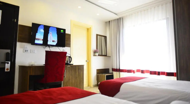 O podwyższonym standardzie dwuosobowy pokój Corner View Hotel – Petra