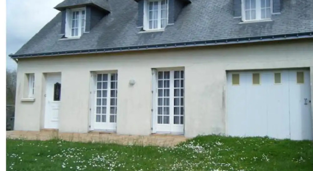 House With 4 Bedrooms in Locmariaquer, With Enclosed Garden - 3 km Fro, Rezerwuj Hotel  